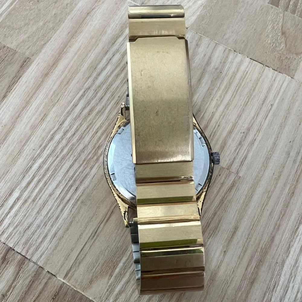Citizen presidential style mens all gold tone dress watch NEW BATTERY